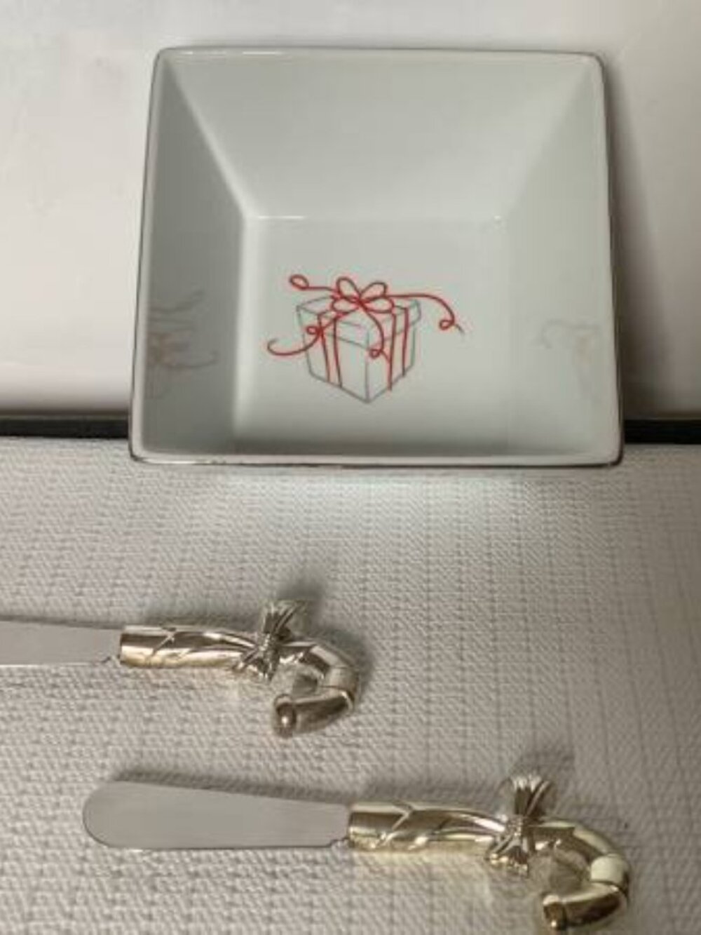 Food Network Eat, Drink & Merry Square Appetizer Dish with 2 Stainless Knives